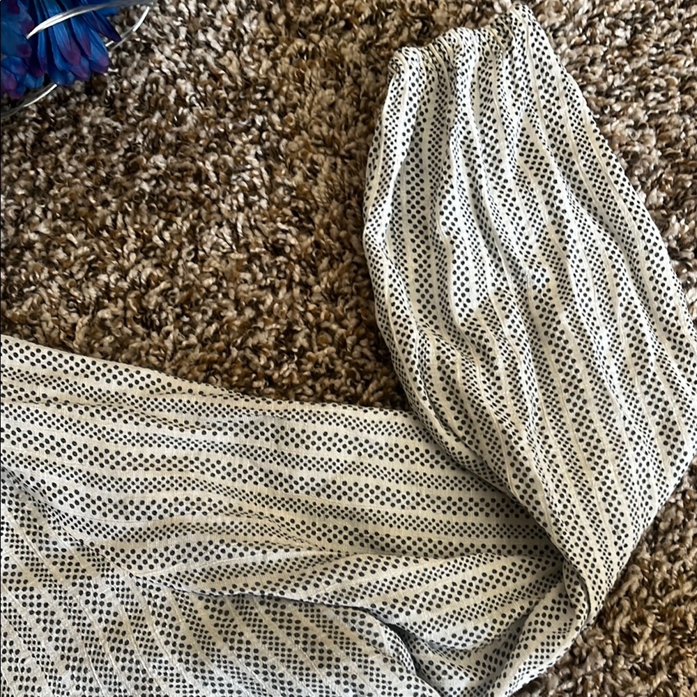 Pattern Button-Down Top - Picture 5 of 10